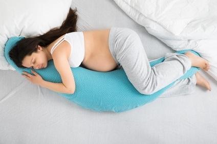 Une réduction du temps de sommeil passé sur le dos entraîne des améliorations immédiates dans les paramètres maternels et fœtaux