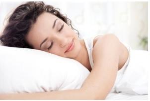 Le « sommeil court naturel » est un sommeil nocturne qui ne dure que 4 à 6 heures, mais apporte une profonde et totale récupération
