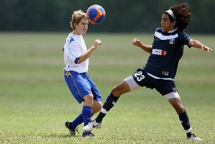 https://centdegres.ca/wp-content/uploads/2019/01/adolescents-soccer.jpg