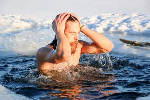 En cas d’exposition au froid, les nageurs montrent une production de chaleur ou une dépense énergétique beaucoup plus élevée (Visuel Adobe Stock 245667043) 