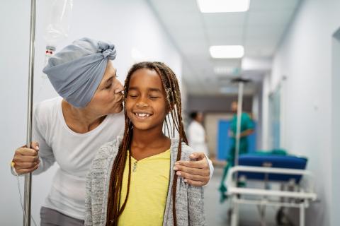 Les enfants de patients atteints de cancer sont trop souvent exclus du parcours de soins (Adobe Stock 333205342)