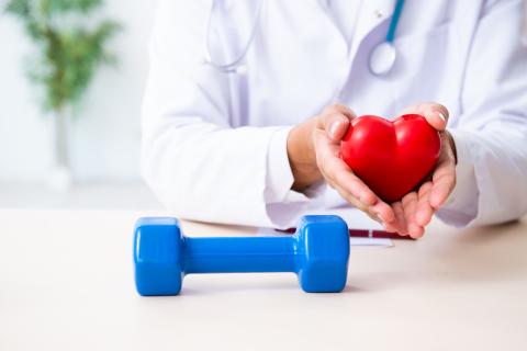 Pour les patients atteints de maladies cardiovasculaires, plus d'activité physique serait plutôt bénéfique et "sans limite" particulière si ce n'est celle d'une activité adaptée (Visuel Adobe Stock 297250441)