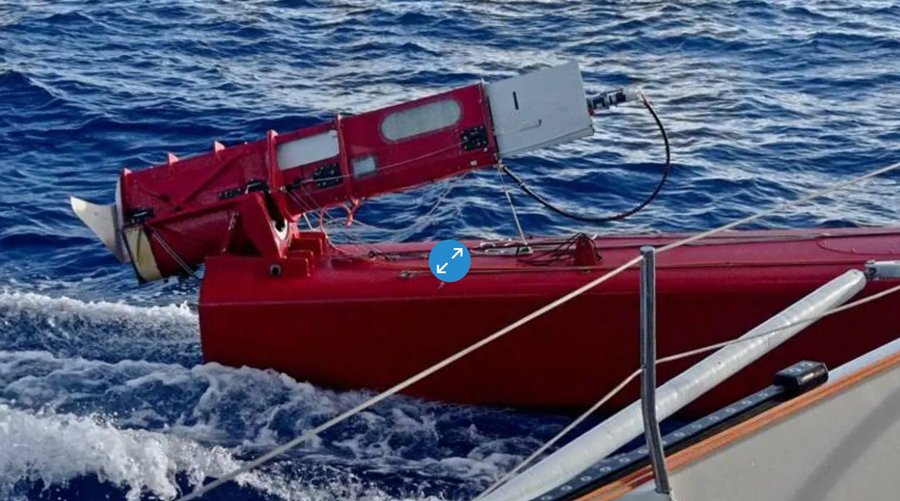 Une image contenant eau, bateau, extérieur, rouge

Description générée automatiquement
