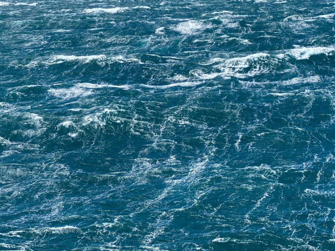 Une image contenant eau, extérieur, océan, nature

Description générée automatiquement