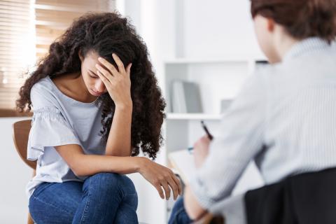 Depuis la pandémie COVID-19, la prévalence des symptômes dépressifs a augmenté de 6 % chez les jeunes (Visuel Adobe Stock 324597383) 