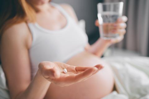 L’exposition in utero du bébé aux opioïdes -pris par la mère durant sa grossesse- pourrait avoir des effets neurologiques graves pour l’enfant, plus tard dans la vie (Visuel Adobe Stock 279883568)