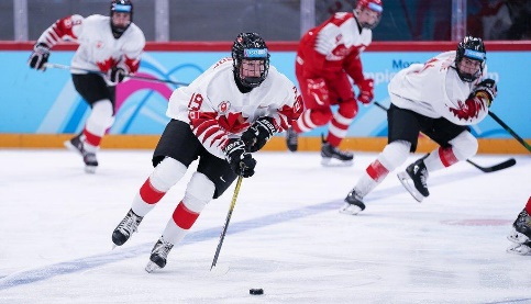 Dix-sept joueurs nés en 2004, donc âgés de 16 ans, ont représenté le Canada en 2020 à Lausanne, en Suisse, lors des Jeux olympiques de la jeunesse.