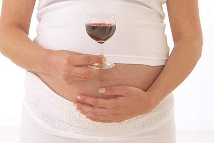 On estime qu’1 femme sur 10 consomme de l’alcool durant sa grossesse (Visuel Fotolia 45398139)