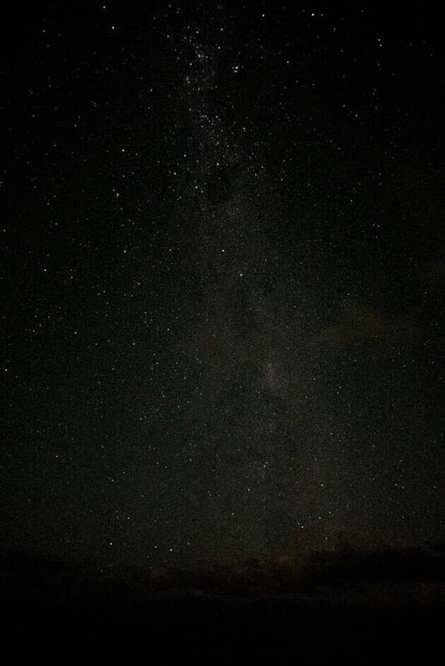 Une image contenant ciel de nuit, étoile, sombre

Description générée automatiquement